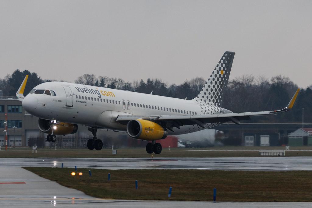 Hamburg Airport: Vueling (VY / VLG) | Airbus A320-232 A320 | EC-MXG | MSN 08192