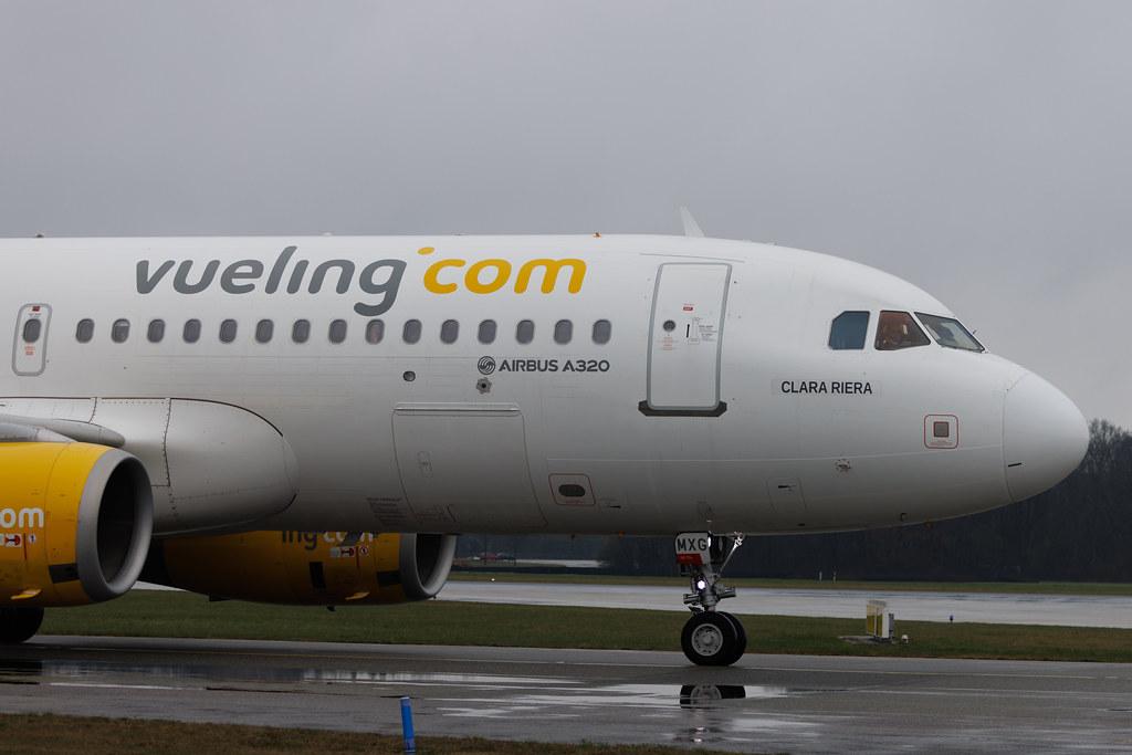 Hamburg Airport: Vueling (VY / VLG) | Airbus A320-232 A320 | EC-MXG | MSN 08192