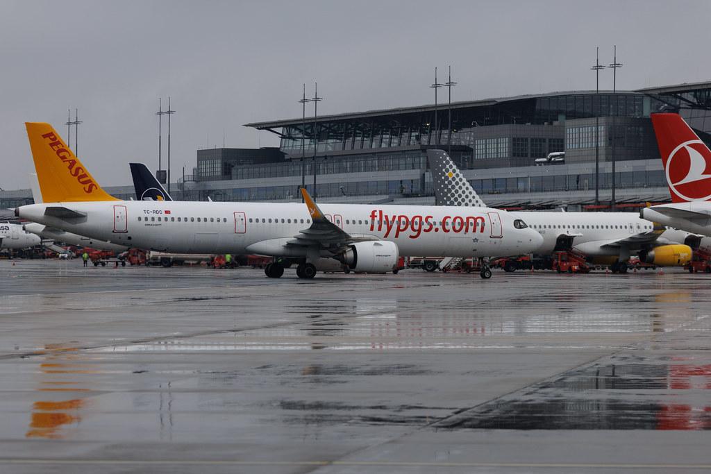 Hamburg Airport: Pegasus (PC / PGT) | Airbus A321-251NX A21N | TC-RDC | MSN 11104
