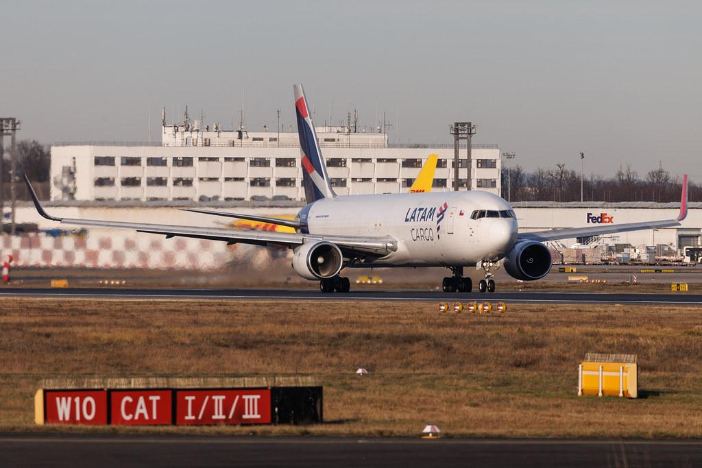Frankfurt Airport: LATAM Cargo (UC / LCO) | Operator: LATAM Cargo Colombia | Boeing 767-316(ER)(BCF) B763 | CC-CXD | MSN 35697