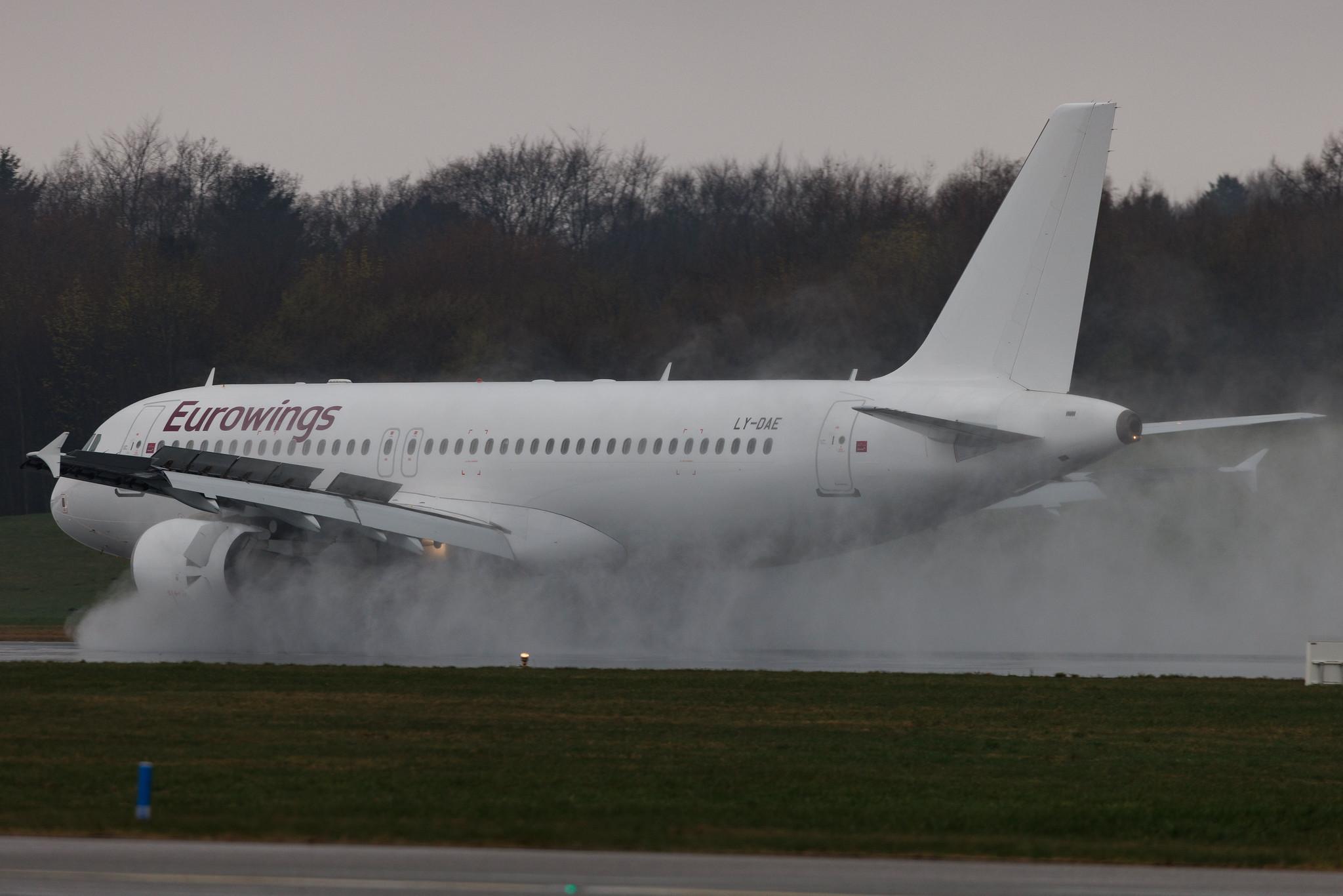 Hamburg Airport: GetJet Airlines (GW / GJT) | Airbus A320-214 A320 | LY-DAE | MSN 03240