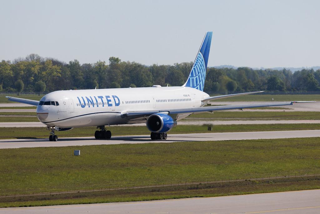 Munich Airport: United Airlines (UA / UAL) | Boeing 767-424(ER) B764 | N76065 | MSN 29460
