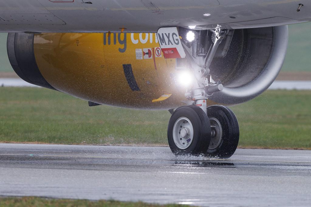 Hamburg Airport: Vueling (VY / VLG) | Airbus A320-232 A320 | EC-MXG | MSN 08192