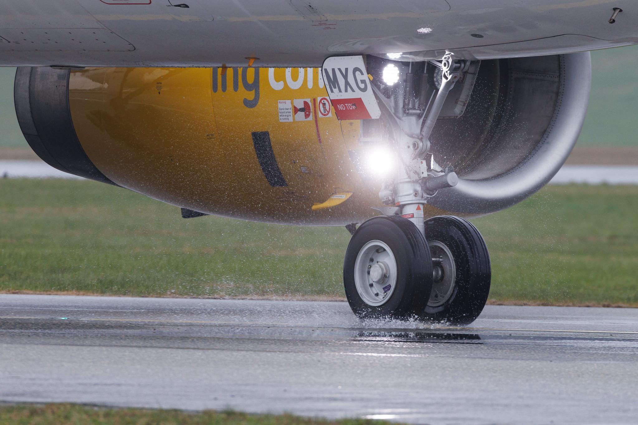 Hamburg Airport: Vueling (VY / VLG) | Airbus A320-232 A320 | EC-MXG | MSN 08192