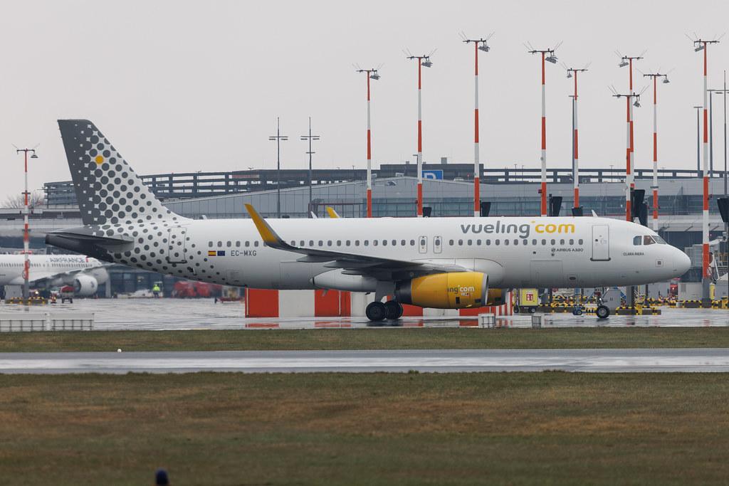 Hamburg Airport: Vueling (VY / VLG) | Airbus A320-232 A320 | EC-MXG | MSN 08192