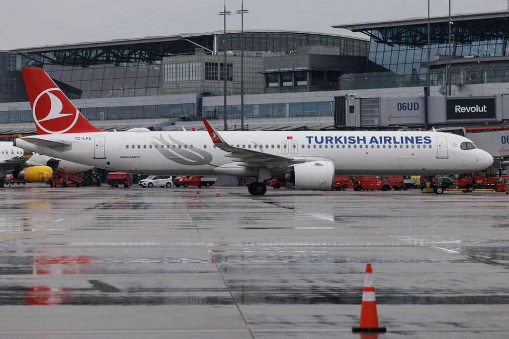 Hamburg Airport: Turkish Airlines (TK / THY) | Airbus A321-271NX A21N | TC-LPA | MSN 11464