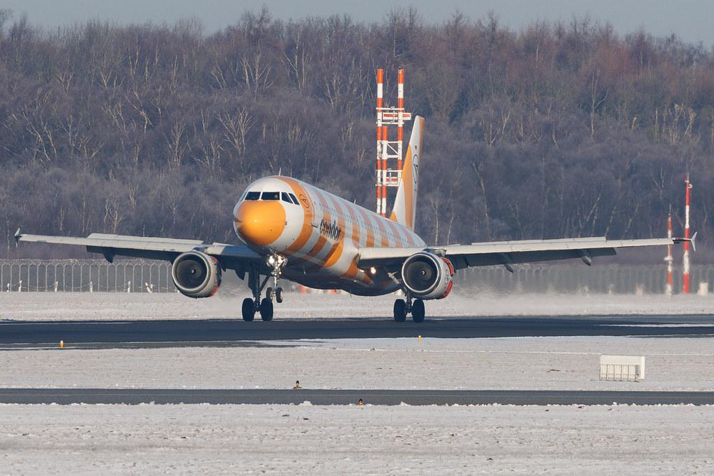 Hamburg Airport: Condor (DE / CFG) | Livery: Yellow Sunshine Livery | Airbus A320-212 A320 | D-ATCH | MSN 1437