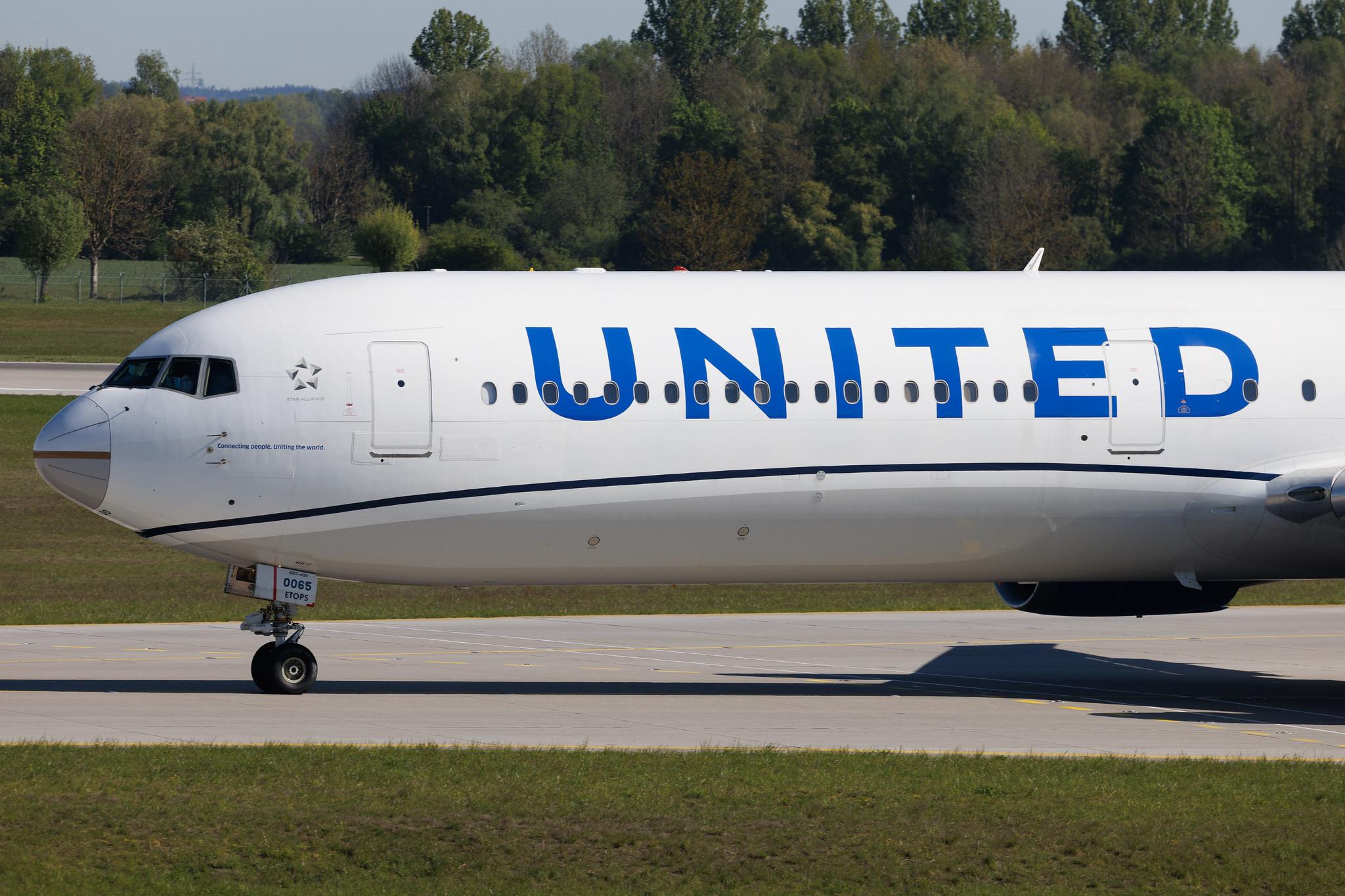 Munich Airport: United Airlines (UA / UAL) | Boeing 767-424(ER) B764 | N76065 | MSN 29460