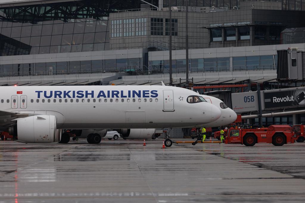 Hamburg Airport: Turkish Airlines (TK / THY) | Airbus A321-271NX A21N | TC-LPA | MSN 11464