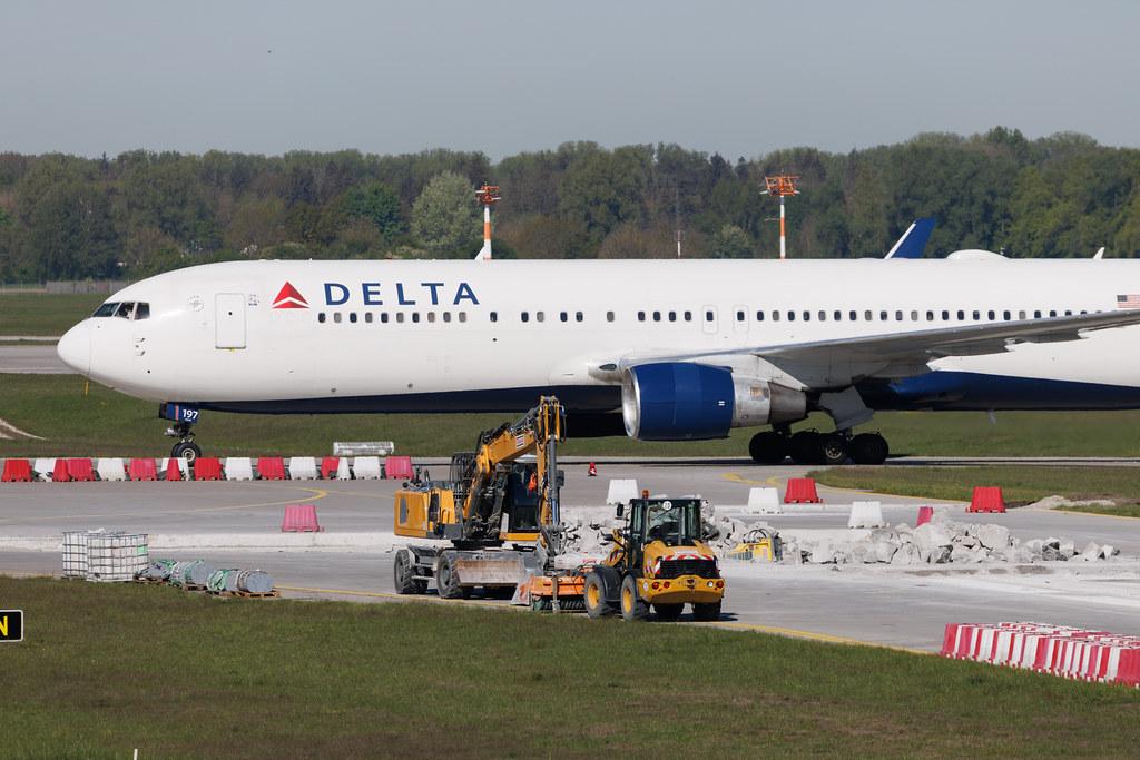 Munich Airport: Delta Air Lines (DL / DAL) | Boeing 767-332(ER) B763 | N197DN | MSN 28454