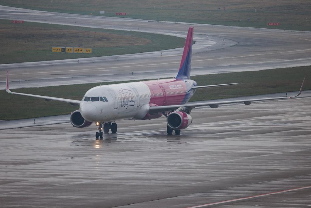 Köln Bonn Airport: Wizz Air (W6 / WZZ) | Airbus A321-231 A321 | HA-LXI | MSN 7280