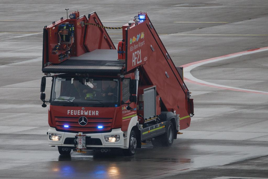 Köln Bonn Airport: Feuerwehr Fahrzeug AF21