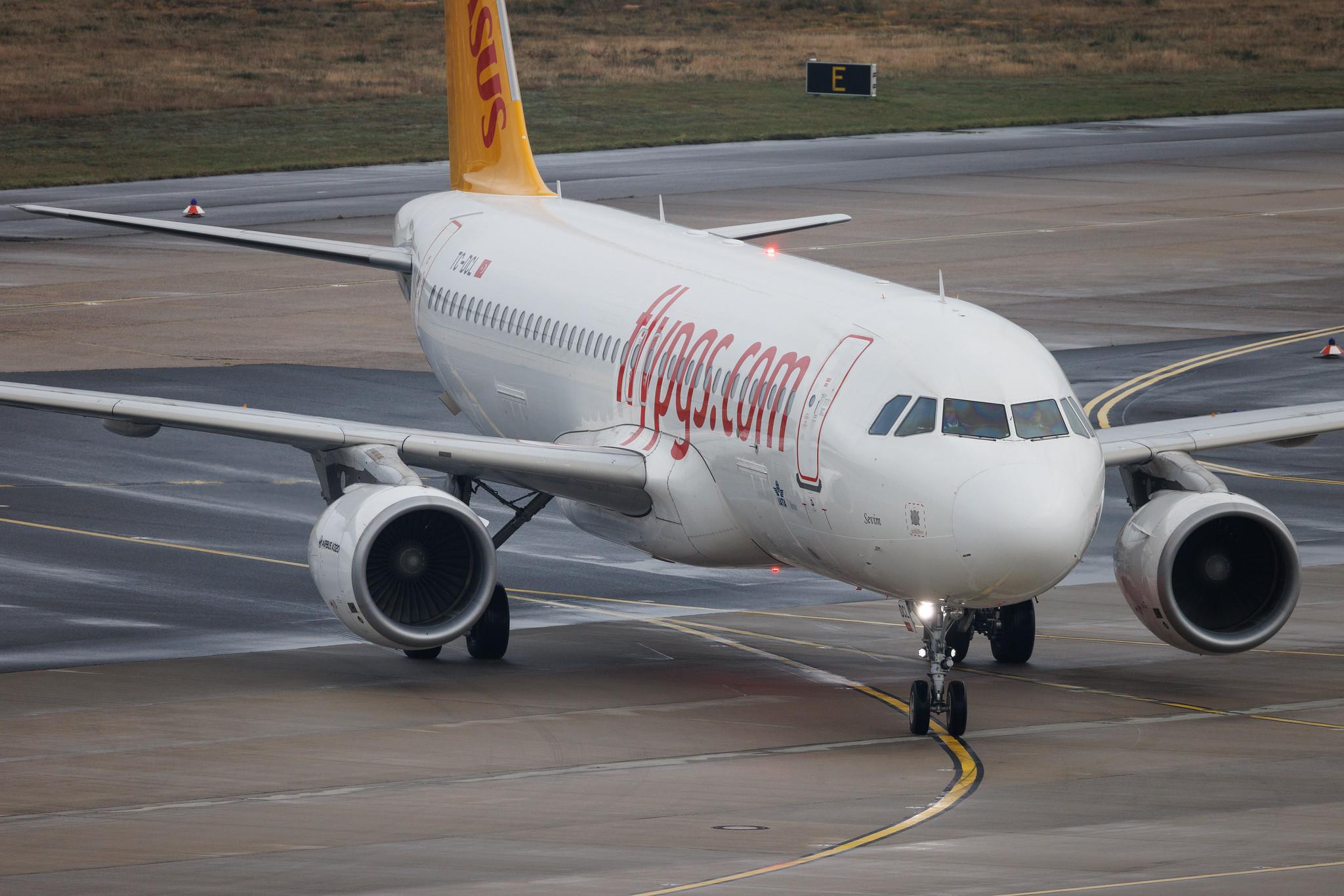 Köln Bonn Airport: Pegasus (PC / PGT) | Airbus A320-214 A320 | TC-DCL | MSN 07145