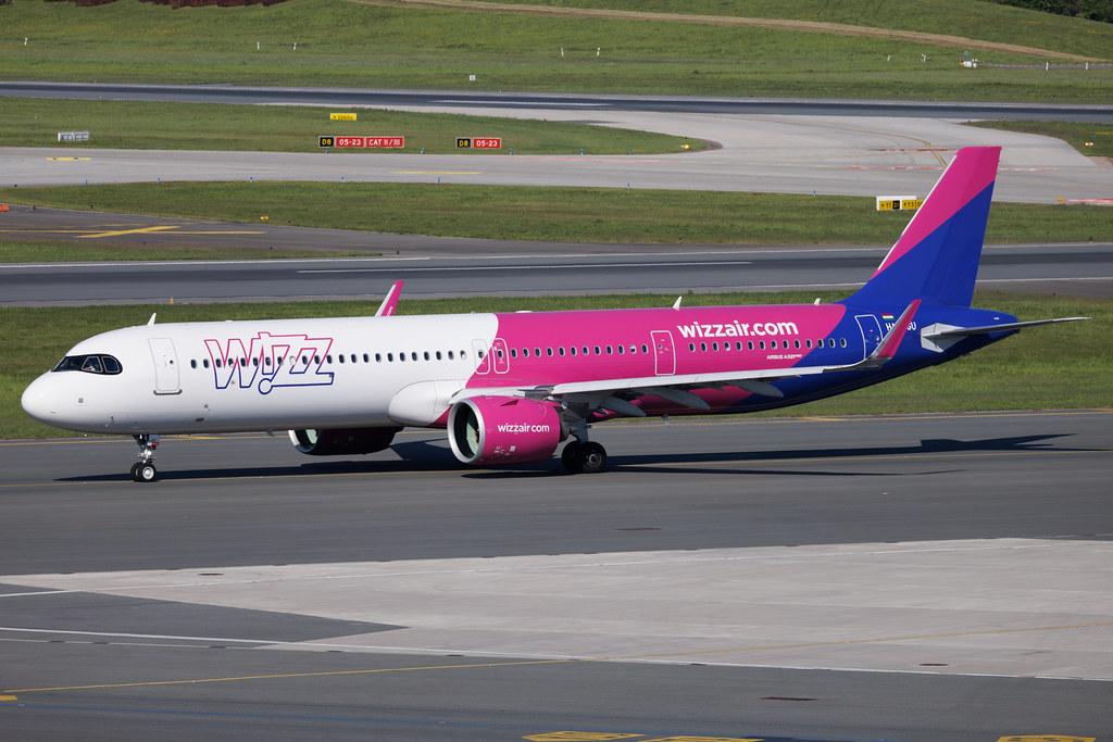 Hamburg Airport: Wizz Air (W6 / WZZ) | Airbus A321-271NX A21N | HA-LGU | MSN 12557