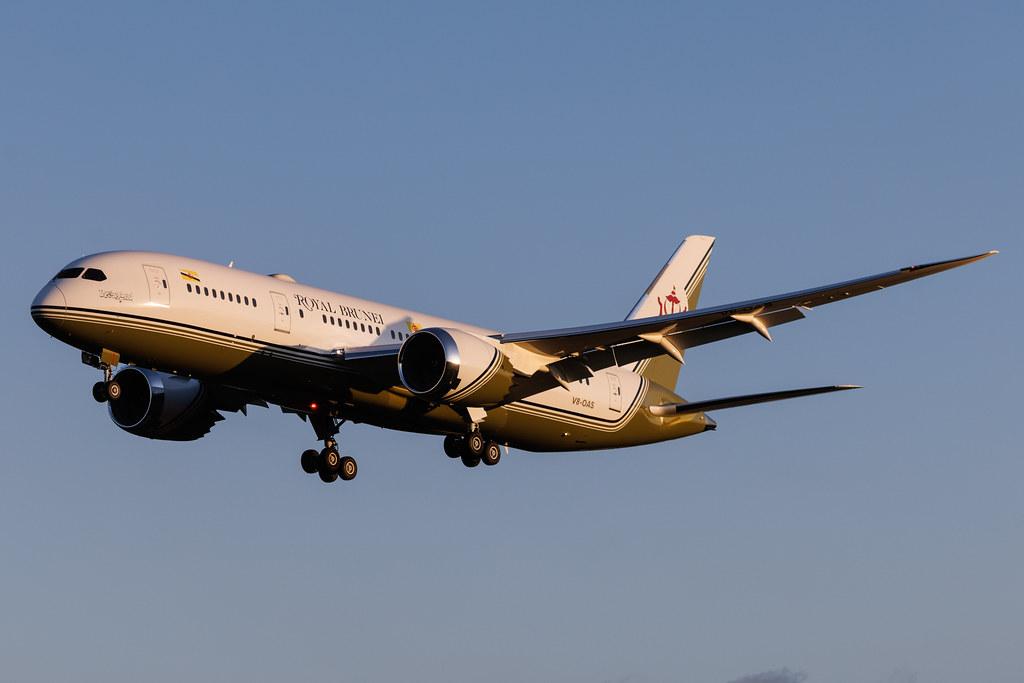 Hamburg Airport: Brunei Government | Boeing 787-8 Dreamliner (BBJ) B788 | V8-OAS | MSN 44572