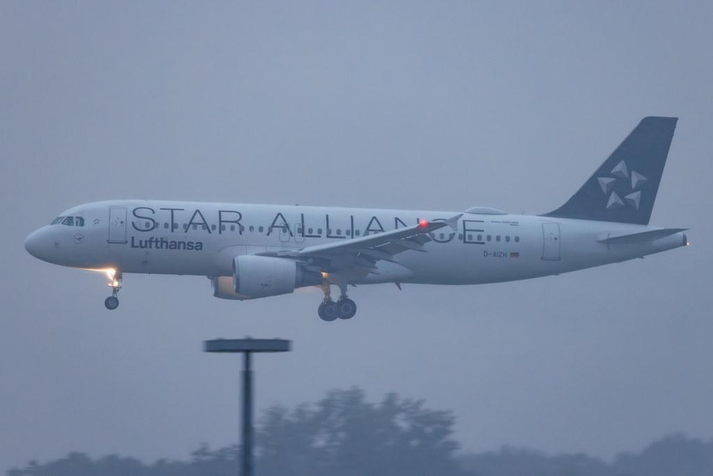 Hamburg Airport: Lufthansa (LH / DLH) | Livery: Star Alliance Livery | Airbus A320-214 A320 | D-AIZH | MSN 4363