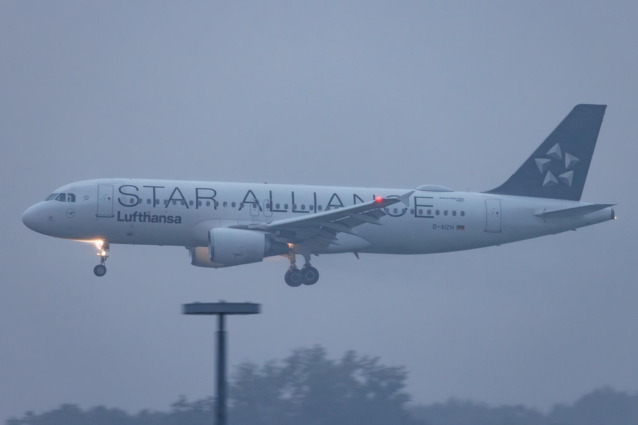Hamburg Airport: Lufthansa (LH / DLH) | Livery: Star Alliance Livery | Airbus A320-214 A320 | D-AIZH | MSN 4363