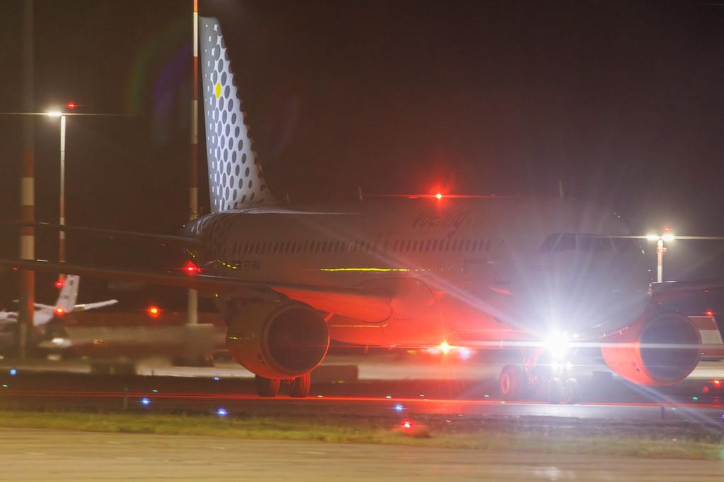 Hamburg Airport: Vueling (VY / VLG) | Airbus A320-214 A320 | EC-MAI | MSN 06045