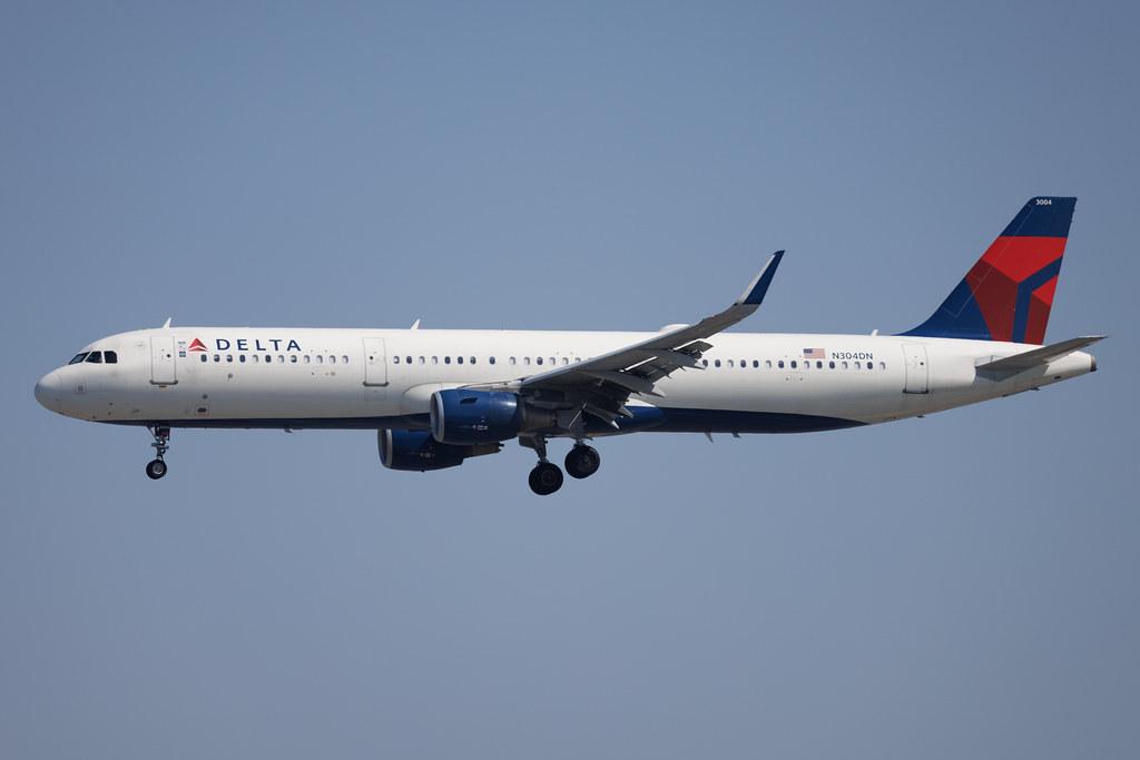 Los Angeles International Airport: Delta Air Lines (DL / DAL) | Airbus A321-211 A321 | N304DN | MSN 07112