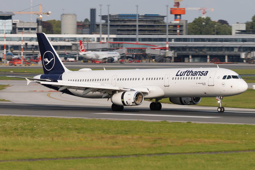 Hamburg Airport: Lufthansa (LH / DLH) | Airbus A321-131 A321 | D-AIRS | MSN 0595