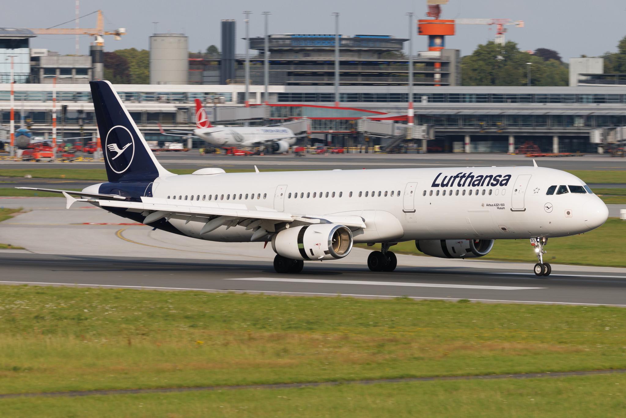 Hamburg Airport: Lufthansa (LH / DLH) | Airbus A321-131 A321 | D-AIRS | MSN 0595