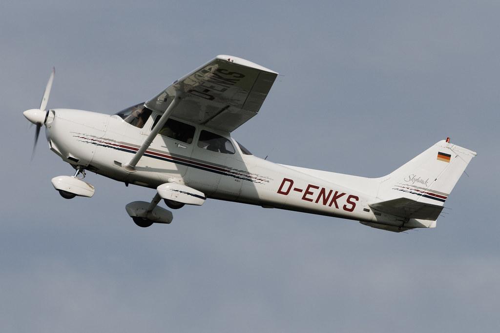Hamburg Airport: Hanseatischer Fliegerclub Hamburg | Cessna 172R C172 | D-ENKS | MSN 172-80136