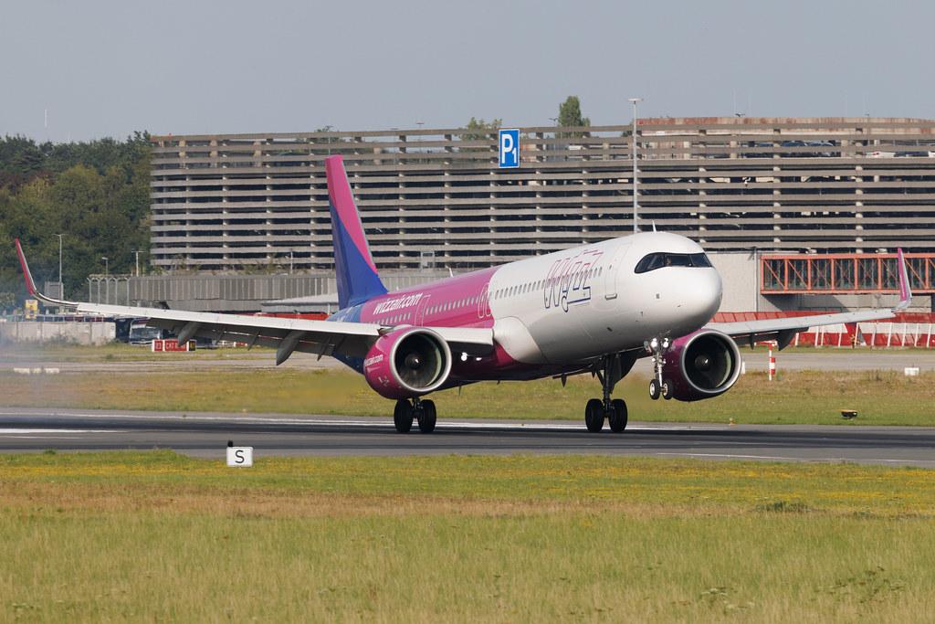 Hamburg Airport: Wizz Air (W6 / WZZ) | Operator: Wizz Air Malta |  Airbus A321-271NX A21N | 9H-WNT | MSN 12228
