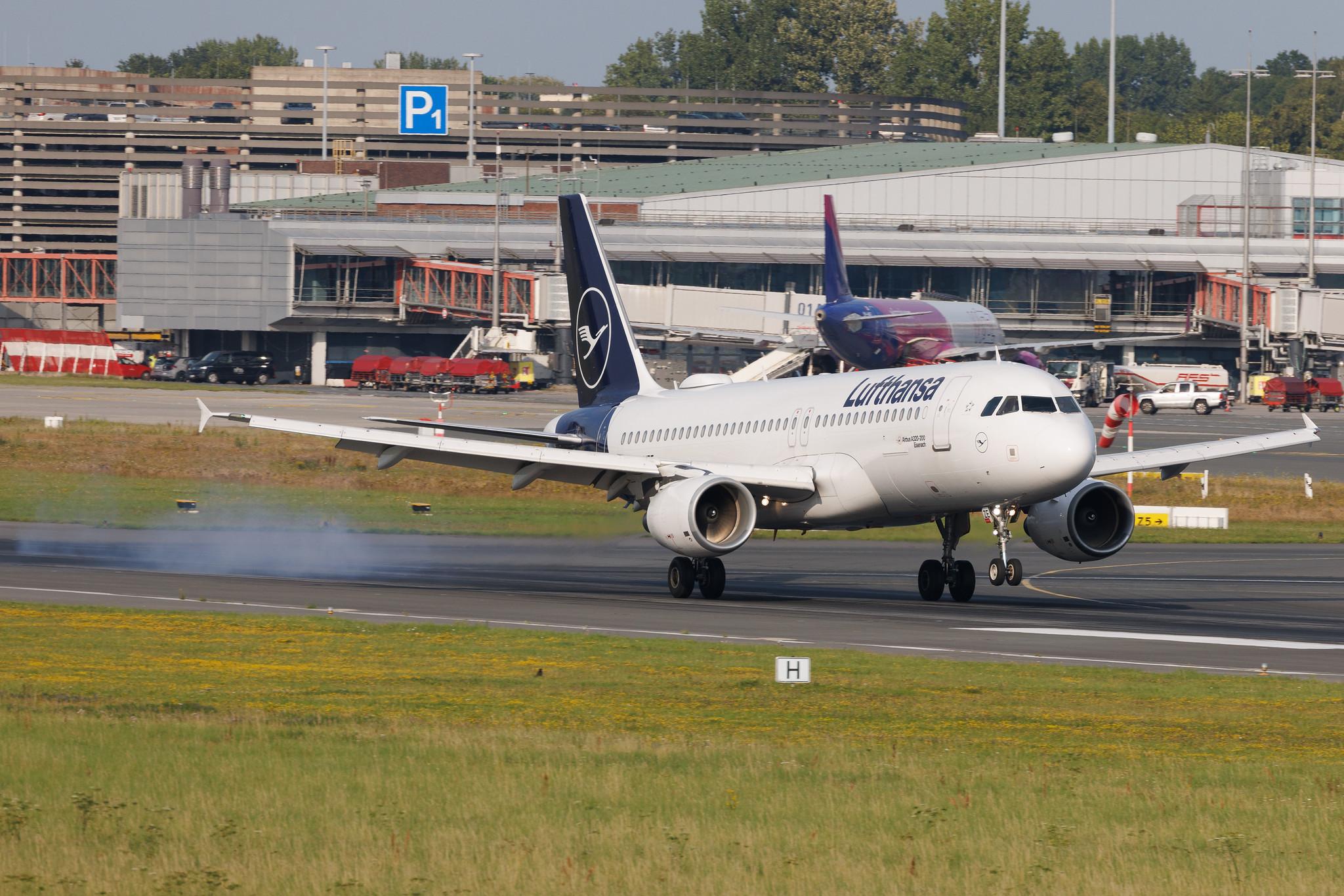 Hamburg Airport: Lufthansa (LH / DLH) | Airbus A320-214 A320 | D-AIZE | MSN 4261