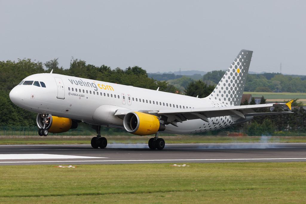 Brussels Airport: Vueling (VY / VLG) | Airbus A320-214 A320 | EC-MYB | MSN 02902