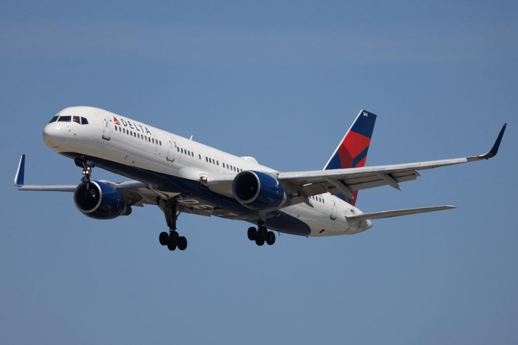 Los Angeles International Airport: Delta Air Lines (DL / DAL) | Boeing 757-251 B752 | N545US | MSN 26492