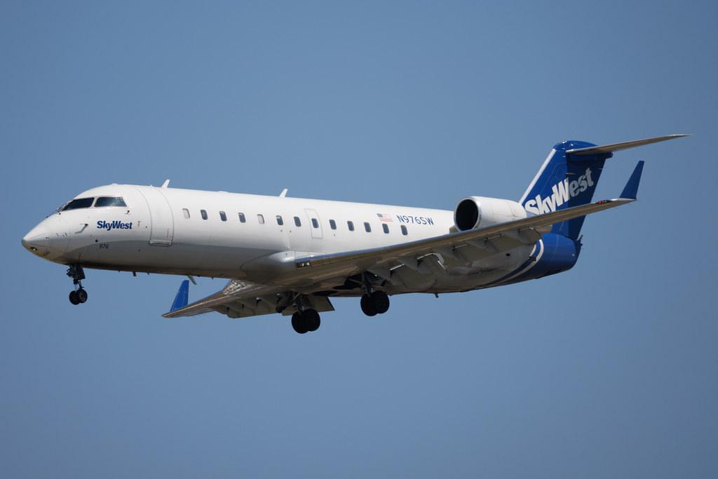 Los Angeles International Airport: United Express (UA / UAL) | Operator: SkyWest Airlines | Mitsubishi CRJ-200LR CRJ2 | N976SW | MSN 7952