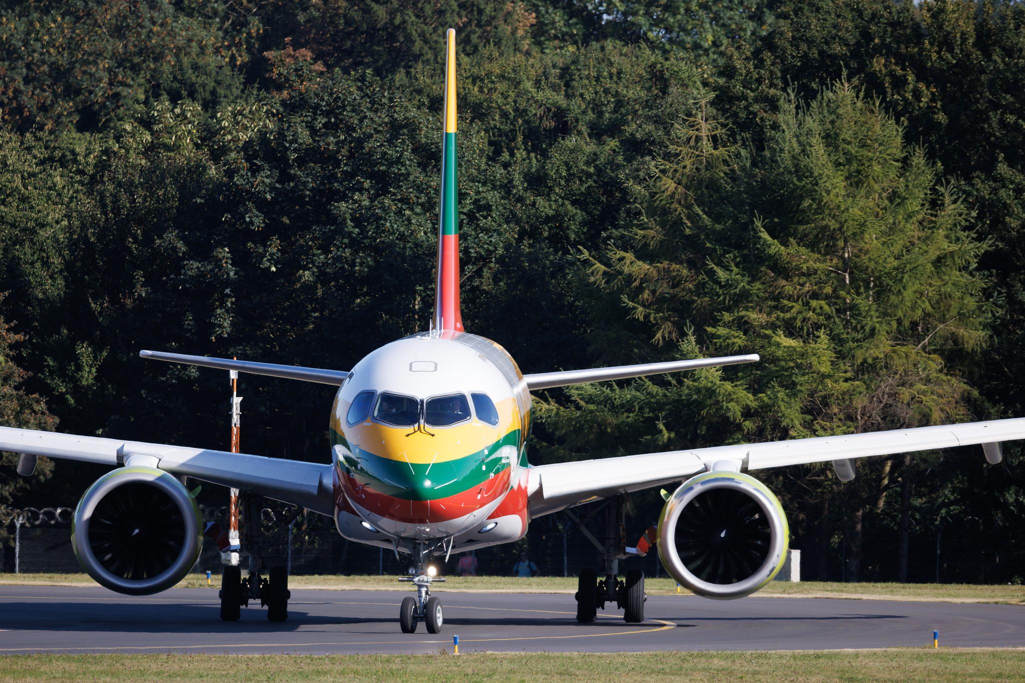 Hamburg Airport: Air Baltic (BT / BTI) | Livery: Lithuanian Flag Livery | Airbus A220-300 BCS3 | YL-CSK | MSN 55039