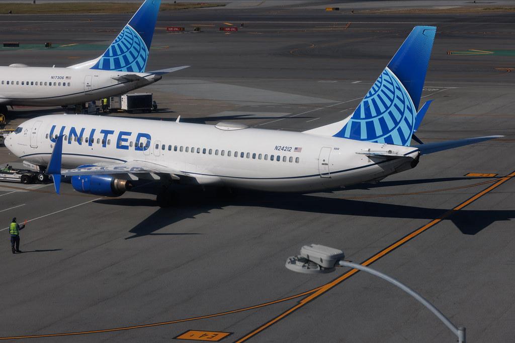 San Francisco International Airport: United Airlines (UA / UAL) | Boeing 737-824 B738 | N24212 | MSN 28772