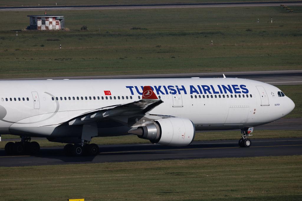 Düsseldorf Airport: Turkish Airlines (TK / THY) | Airbus A330-303 A333 | TC-JNT | MSN 1476