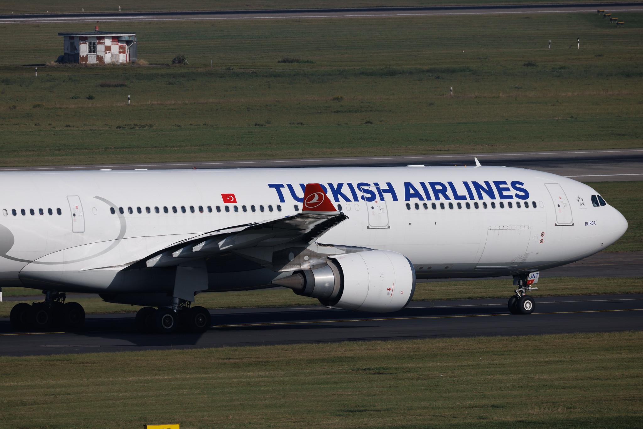 Düsseldorf Airport: Turkish Airlines (TK / THY) | Airbus A330-303 A333 | TC-JNT | MSN 1476