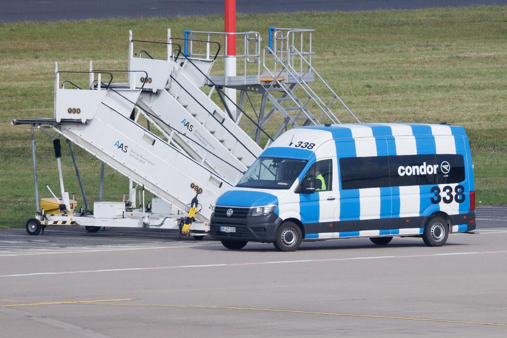 Düsseldorf Airport: Condor Fahrzeug 338
