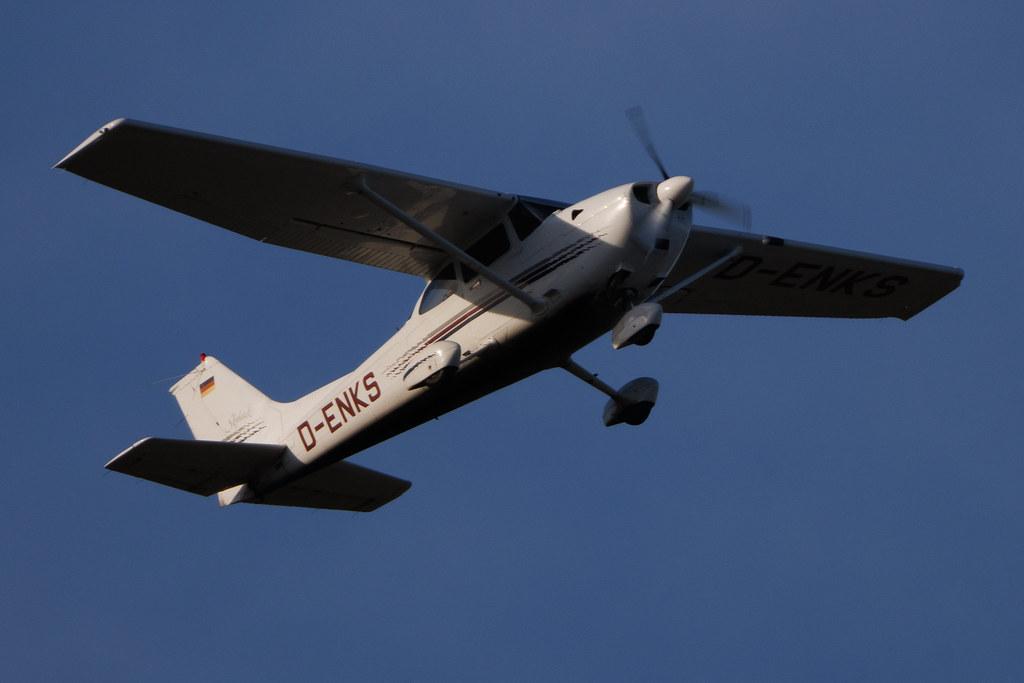 Hamburg Airport: Hanseatischer Fliegerclub Hamburg | Cessna 172R C172 | D-ENKS | MSN 172-80136