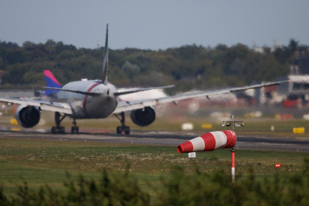 Hamburg Airport: Emirates (EK / UAE) | Boeing 777-31H(ER) B77W | A6-EBK | MSN 34481