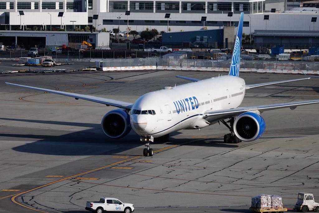 San Francisco International Airport: United Airlines (UA / UAL) | Boeing 777-300(ER) B77W | N2250U | MSN 66590