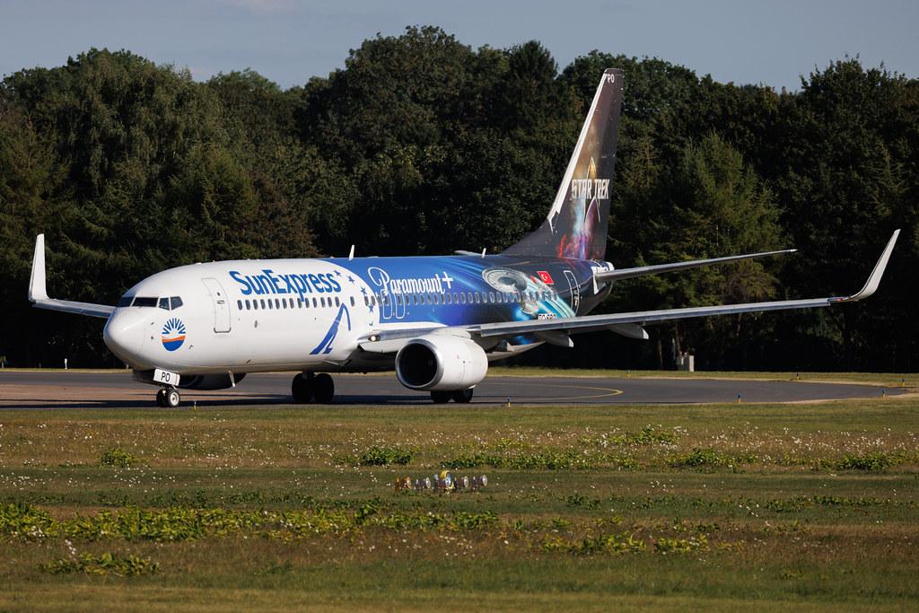 Hamburg Airport: SunExpress (XQ / SXS) | Livery: Paramount+ Star Trek Livery | Boeing 737-8MA B738 | TC-SPO | MSN 40946