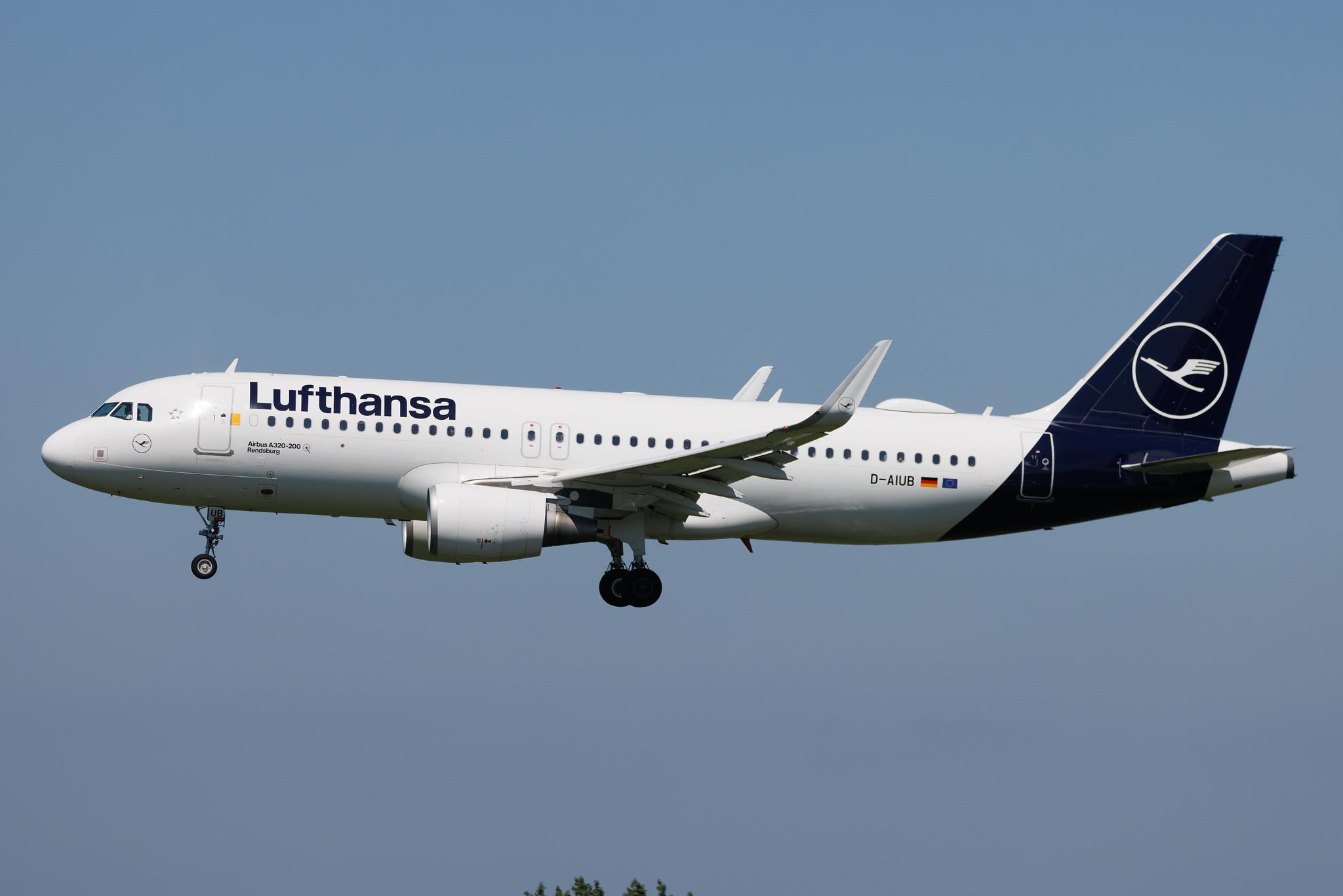 Hamburg Airport: Lufthansa (LH / DLH) | Airbus A320-214 A320 | D-AIUB | MSN 5972