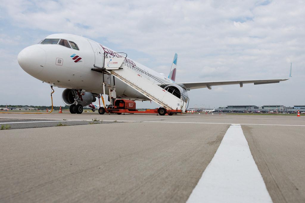 Hamburg Airport: Eurowings (EW / EWG) | Airbus A320-214 A320 | D-AEWK | MSN 7261