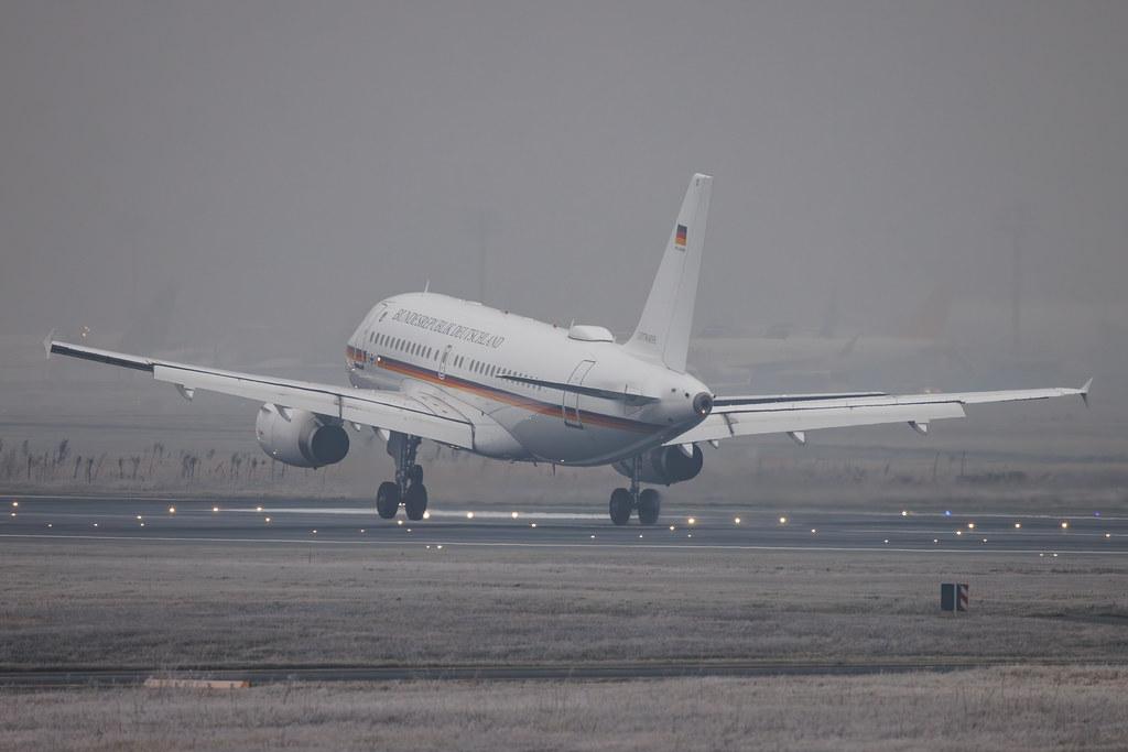 Frankfurt Airport: German Air Force (/ GAF) | Airbus A319-133(CJ) A319 | 15+01 | MSN 3897