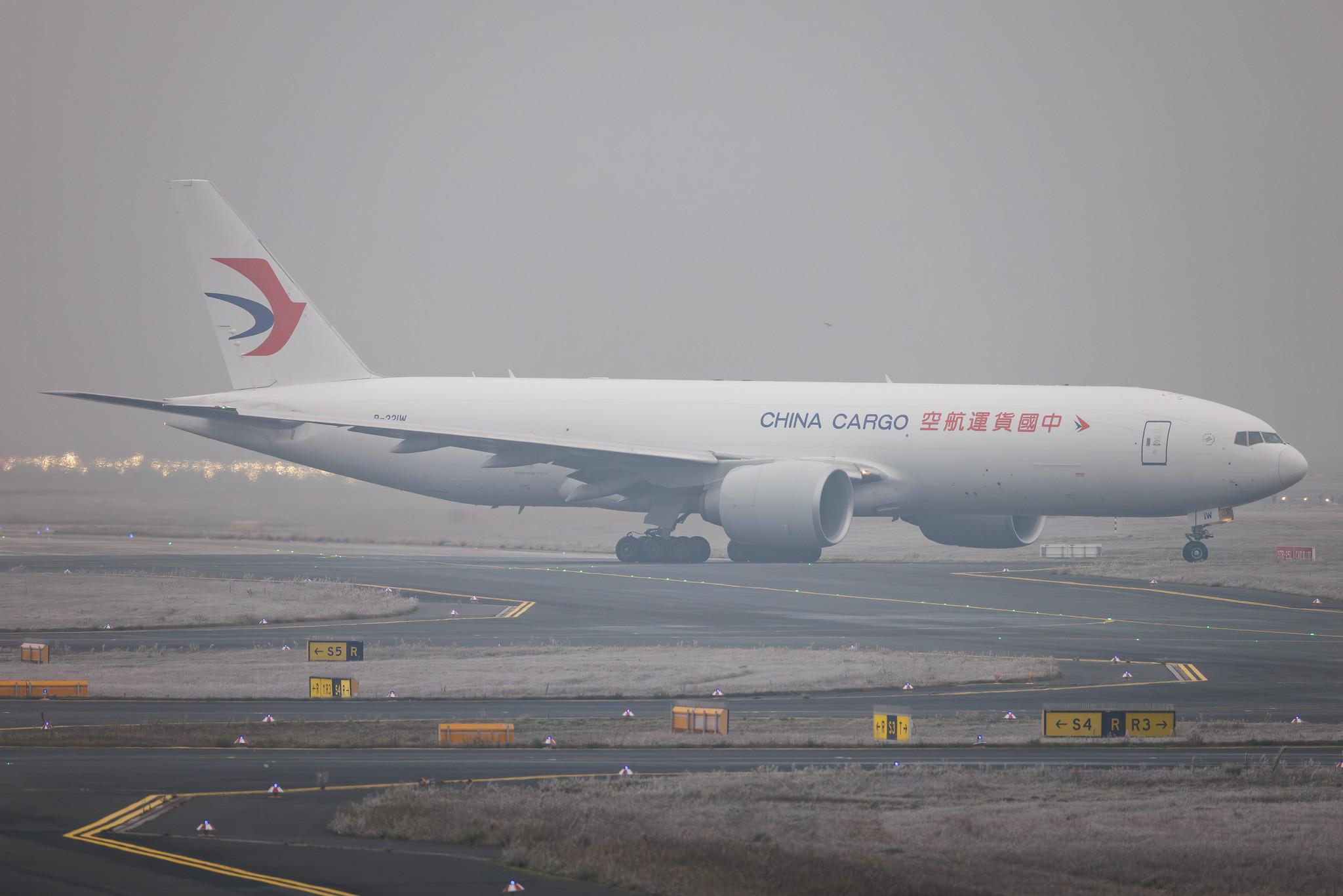 Frankfurt Airport: China Cargo Airlines (CK / CKK) | Boeing 777-F B77L | B-221W | MSN 67464