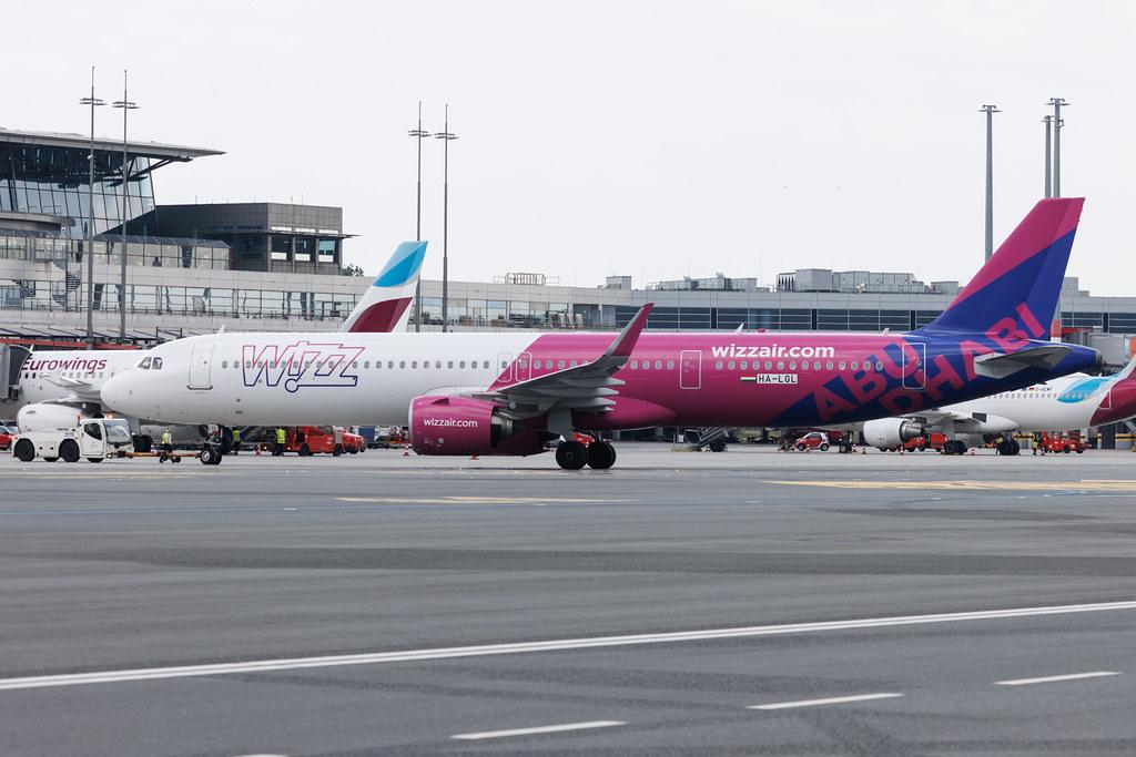 Hamburg Airport: Wizz Air (W6 / WZZ) | Airbus A321-271NX A21N | HA-LGL | MSN 11030