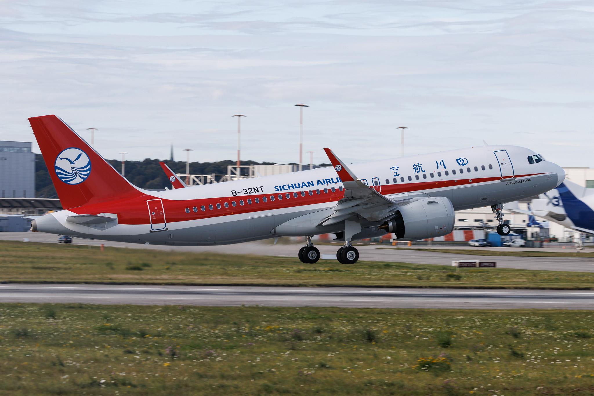 Hamburg Finkenwerder: Sichuan Airlines (3U / CSC) | Airbus A320-271N A20N | B-32NT | MSN 12745