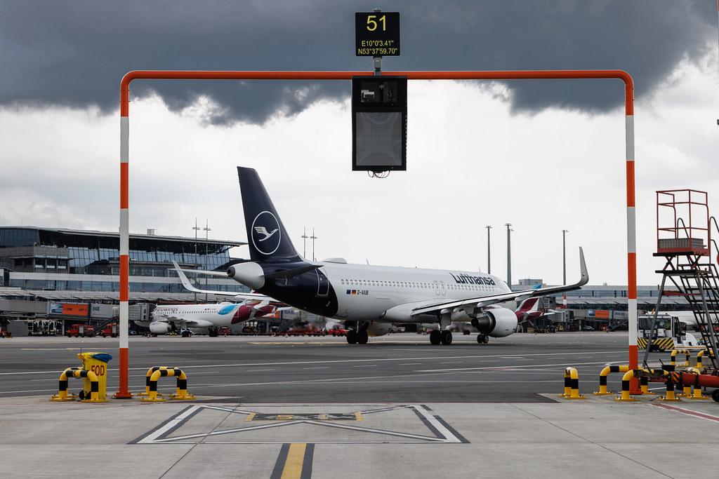 Hamburg Airport: Lufthansa (LH / DLH) | Airbus A320-214 A320 | D-AIUB | MSN 5972