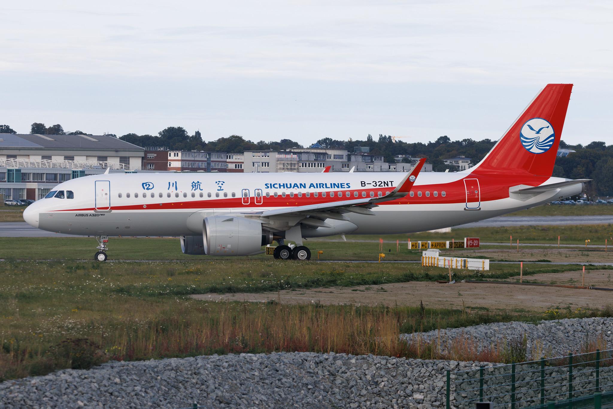 Hamburg Finkenwerder: Sichuan Airlines (3U / CSC) | Airbus A320-271N A20N | B-32NT | MSN 12745