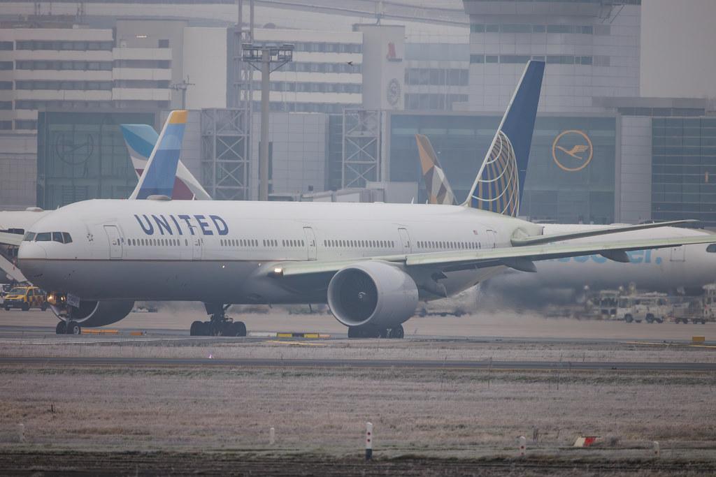 Frankfurt Airport: United Airlines (UA / UAL) | Boeing 777-322(ER) B77W | N2140U | MSN 62651