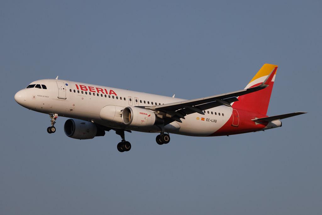 Hamburg Airport: Iberia (IB / IBE) | Airbus A320-216 A320 | EC-LXQ | MSN 5692